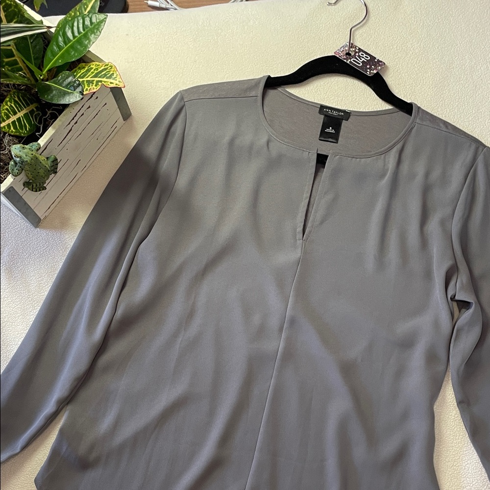 048-Ann Taylor Factory Elegant Gray Blouse